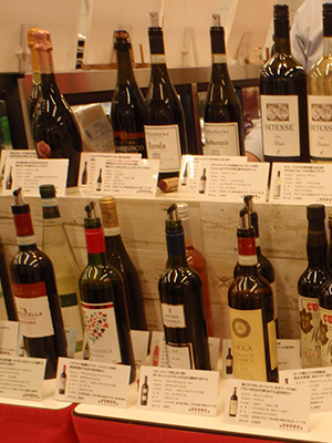 The different kinds of wine exhibited at ACCIGUSTO
